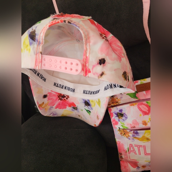 Snapback cap with ATLANTA on it with roses and crossbody bag to match. Pink - Picture 2 of 4